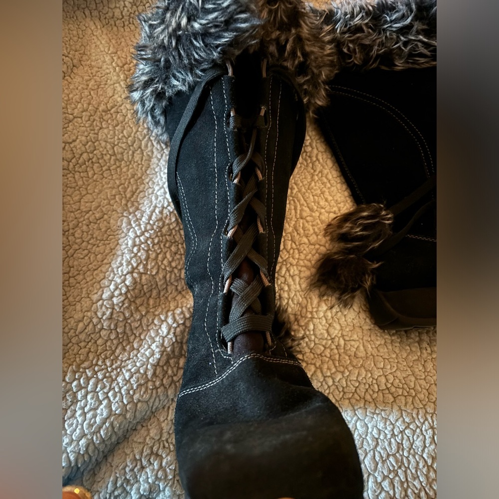 Boots size 8.5 black suede boots with fur